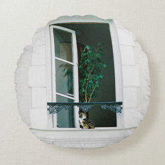 GREEN PLANT ON WHITE WINDOW ROUND CUSHION