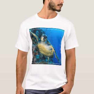 Green Sea Turtle   Red Sea T-Shirt