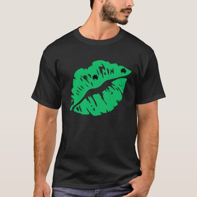 Green Shamrock Lips Kiss St Patricks Day Irish Wom T-Shirt (Front)