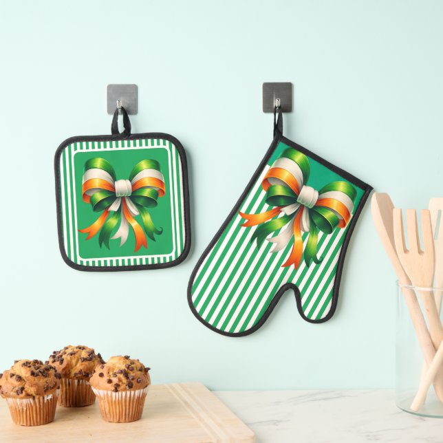 Green Striped Irish Coquette Oven Mitt & Pot Holder Set (Insitu(Hanging))