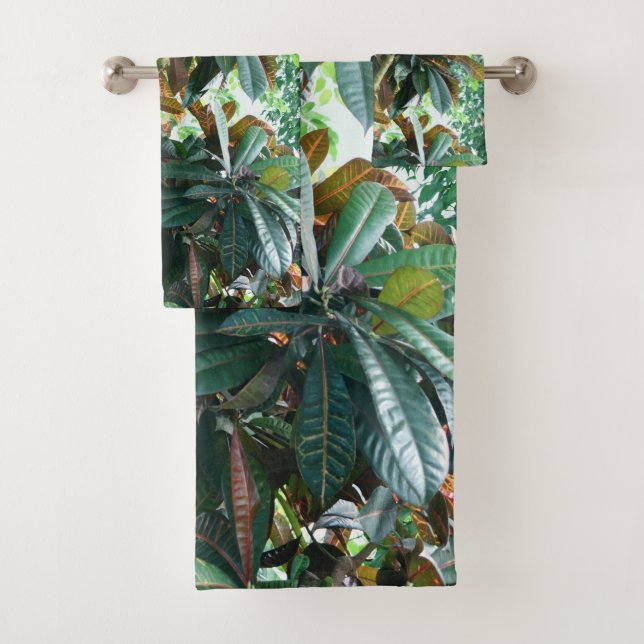 Green Tropical Jungle Bath Towel Set (Insitu)