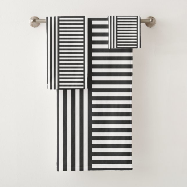 Grey and white Geometric Bath Towel Set (Insitu)