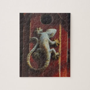 grey lizard on worn wood jigsaw puzzle