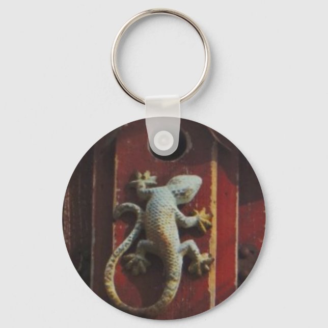 grey lizard on worn wood key ring (Front)