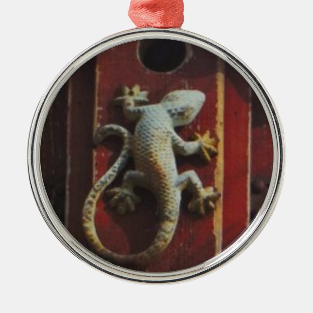 grey lizard on worn wood metal tree decoration (Front)