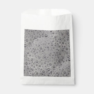 Grey water droplets favour bags