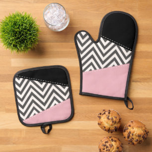 Grey Zigzag, Grey Chevron, Zigzag Pattern, Pink Oven Mitt & Pot Holder Set