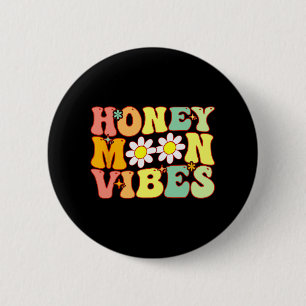 Groovy Honeymoon Vibe Bride Bridal Shower Honeymoo 6 Cm Round Badge