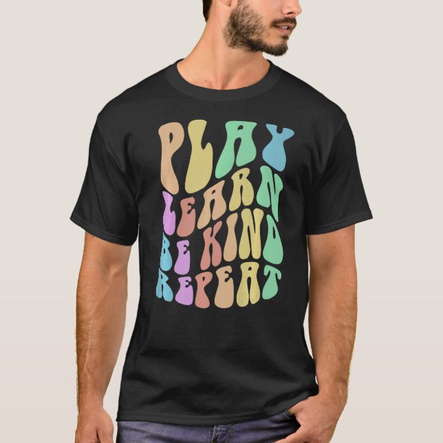 Groovy PLAY LEARN BE KIND Retro Choose Kindness An T-Shirt (Front)