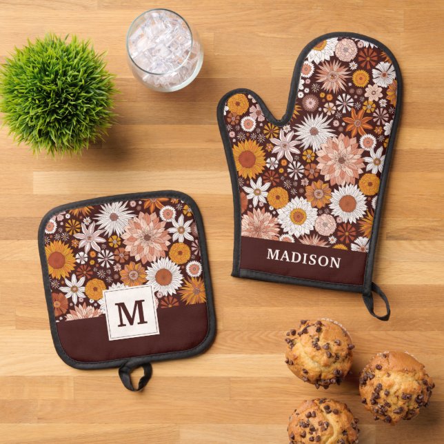 Groovy Retro Flower Garden Pattern Oven Mitt & Pot Holder Set (Top Down)