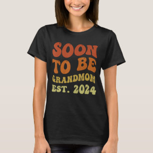 Groovy Soon to be GrandMom 2024 for New GrandMom F T-Shirt