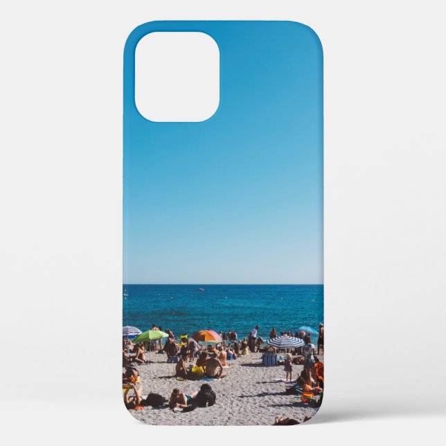 GROUP OF PEOPLE ENJOYING THE GRAY SANDED BEACH WIT Case-Mate iPhone CASE (Back)