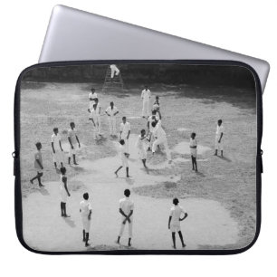 GROUP OF PEOPLE PLAYING BASEBALL LAPTOP SLEEVE