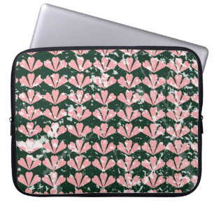 Grunge hearts and flowers pattern. laptop sleeve