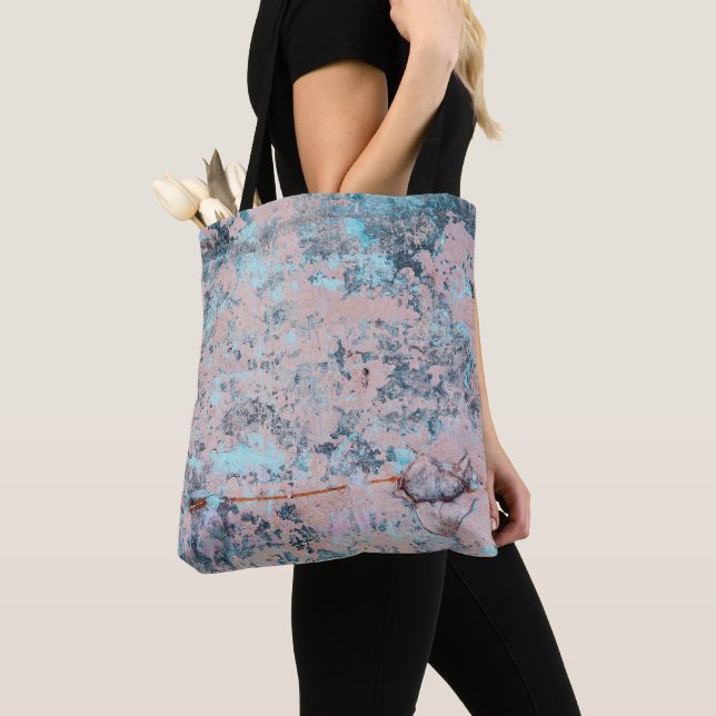 Grunge wall texture tote bag (Close Up)