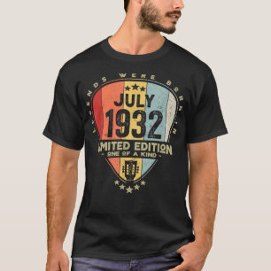 Guitar PickLegends Were Born In July 1932 Guitar T-Shirt