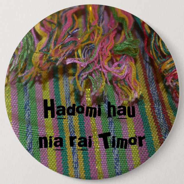 Hadomi hau nia rai timor 6 cm round badge (Front)