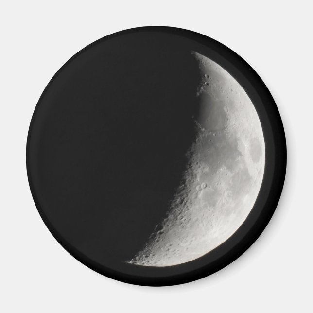 Half Moon | Close Up Photography Magnet (Front)