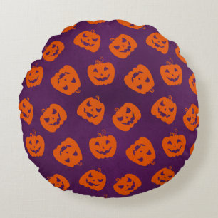 Halloween Pumpkins on Purple Background Pattern Round Cushion