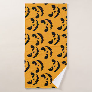Halloween: scary faces, vintage style. bath towel