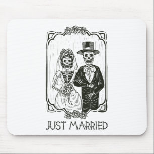 Halloween Skeletons Bride And Groom Just Married F Mouse Mat