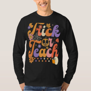 Halloween Trick or Teach Retro Groovy Teacher Hipp T-Shirt