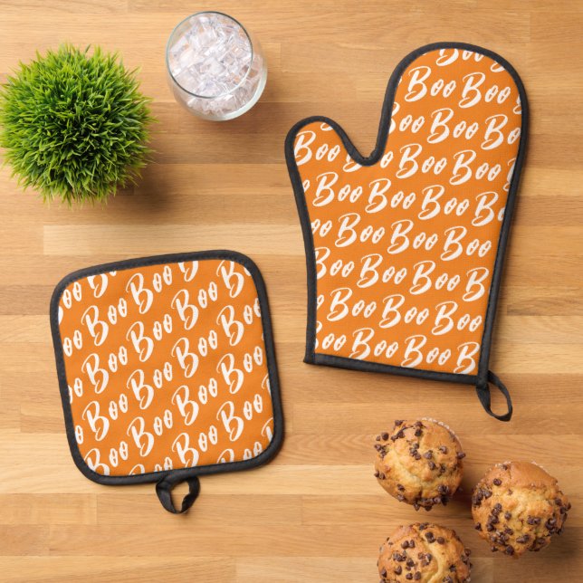 Halloween white orange boo text pattern oven mitt & pot holder set (Top Down)