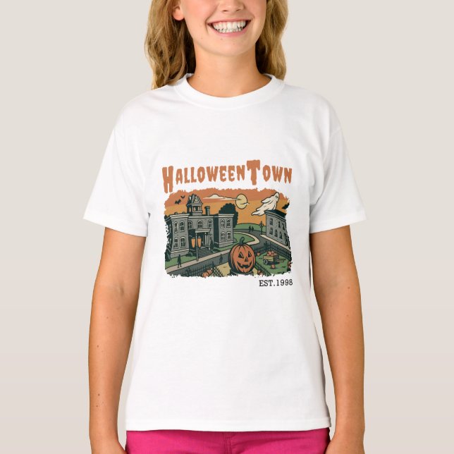 Halloweentown Spooky Sunset Scene – Vintage Hallow T-Shirt (Front)