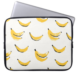 Hand-drawn bananas, stylish seamless pattern. laptop sleeve