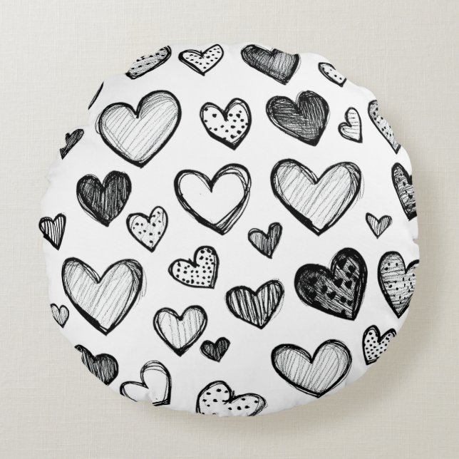 Hand Drawn Black and White Hearts Pattern  Round Cushion (Front)
