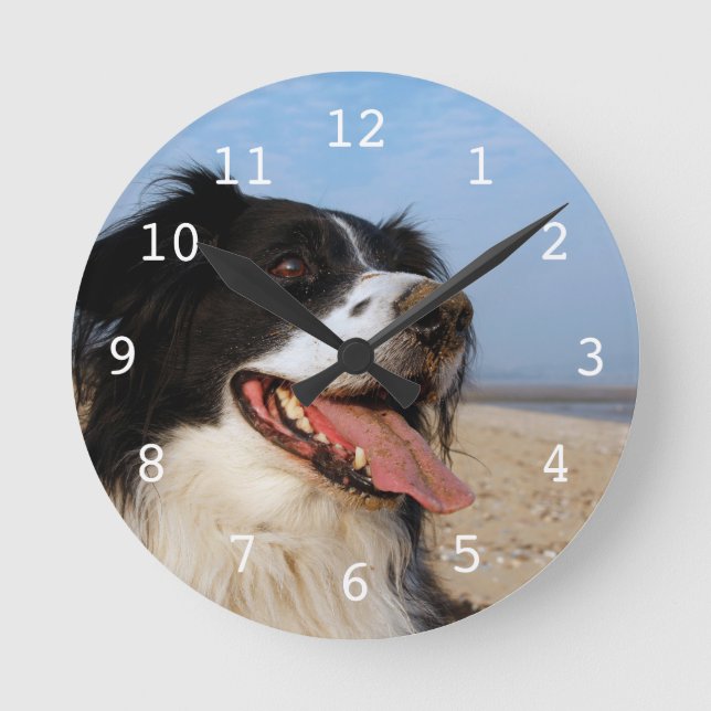 Happy dog at the beach round clock (Front)