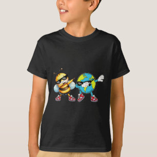 Happy Earth Day Funny Earth And Bee Day Kids Toddl T-Shirt
