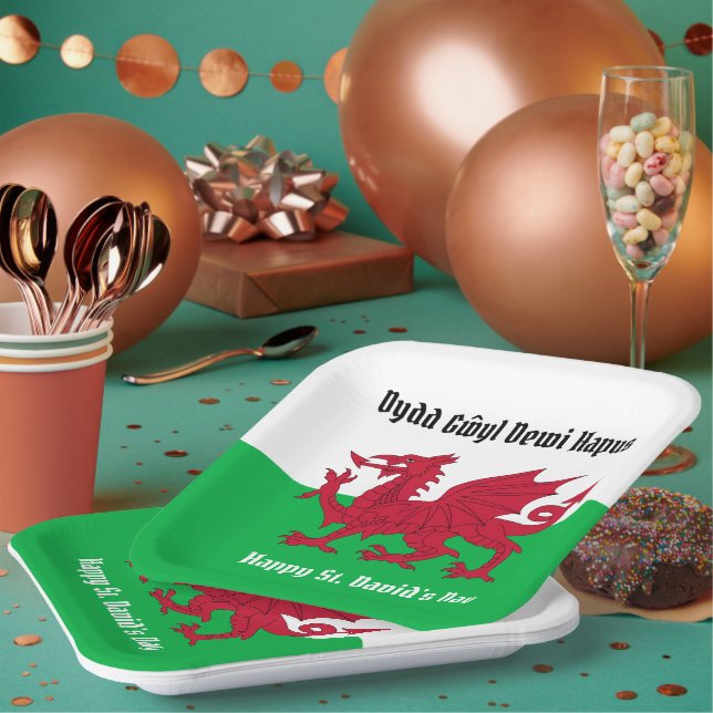Happy St. David's Day Red Dragon Welsh Flag Paper Plate (Multi)