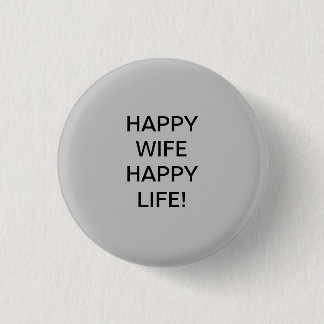 HAPPY WIFE HAPPY LIFE! 3 CM ROUND BADGE