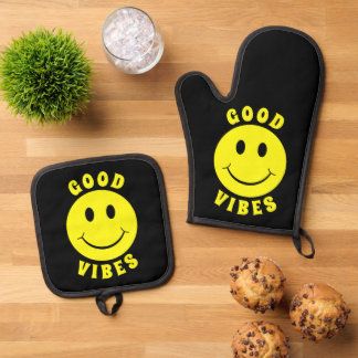 Happy Yellow Face Good Vibes Black Oven Mitt & Pot Holder Set