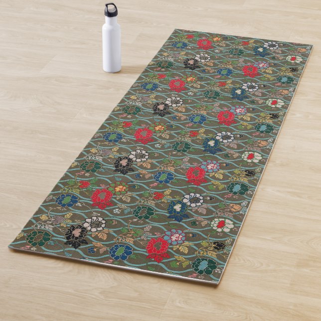 Harmony Unleashed: Japanese Vintage Floral Yoga Mat (In Situ)