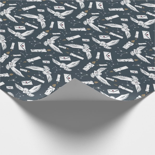 HARRY POTTER™ Hedwig Delivering Letters Pattern Wrapping Paper (Corner)