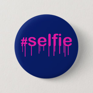 Hashtag Selfie Drooling on blue 6 Cm Round Badge