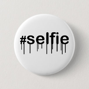 Hashtag Selfie Drooling on white 6 Cm Round Badge
