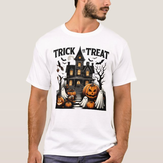Haunted house with pumpkins & ghosts! T-Shirt (Front)