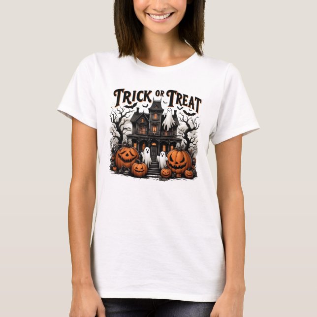 Haunting night with ghosts and pumpkins! T-Shirt (Front)
