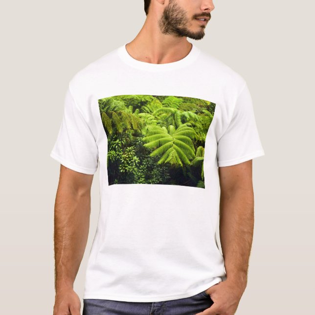 Hawaii, Big Island, Lush tropical greenery in 2 T-Shirt (Front)