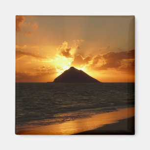 Hawaii sunrise at the beach magnet