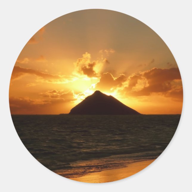 Hawaii sunrise at the beach round sticker (Front)