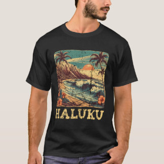 Hawaii Surfer Beach Haluku Vintage Vacation Retro  T-Shirt