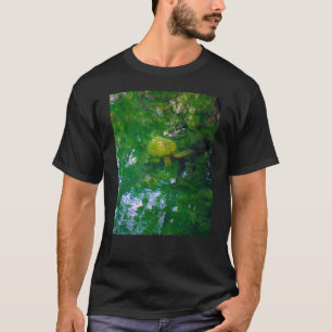Hawaiian Turtle in Canal nature art beauty T-Shirt
