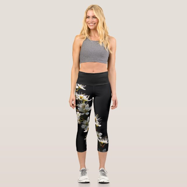 Hawthorn Flowers lecapcna Capri Leggings (Front)