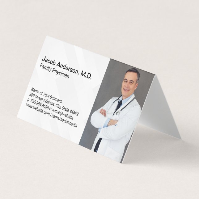 Health Care Worker | Medical Doctor Template Business Card (Front)