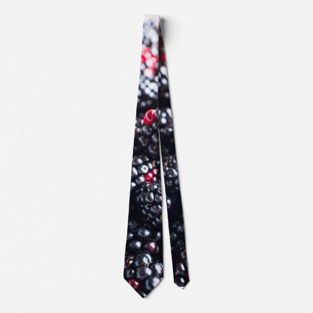 Heap of blackberries tie (Front)