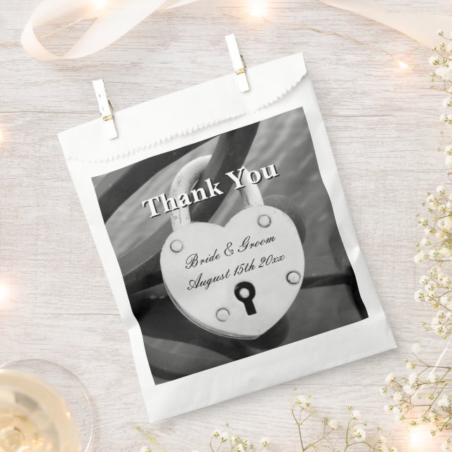 Heart shaped love lock with keyhole wedding favour bags (Clipped)